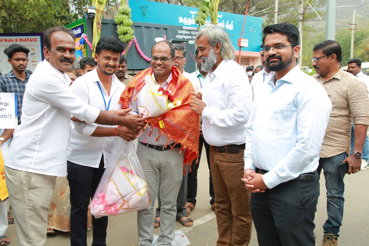 Felicitation during the Maruthamalai plastic collection initiative